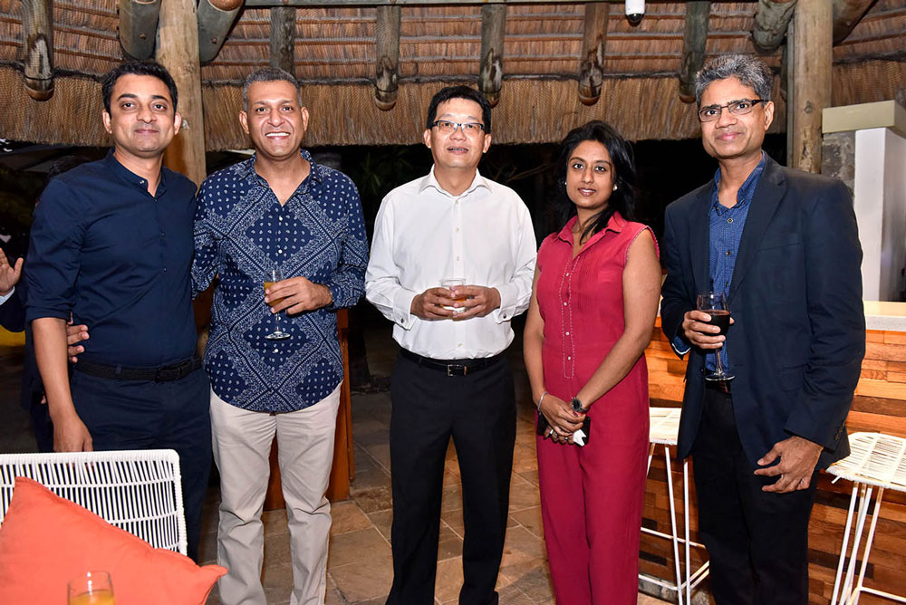 Rajiv Bali, Head of Corporate Banking, Kersley Ramdoss, Chief Manufacturing Officer de Winds Group, Dean Lam, Managing Director à la HSBC, Rumila Thummanah et Devesh Dukhira, CEO du Mauritius Sugar Syndicate.
