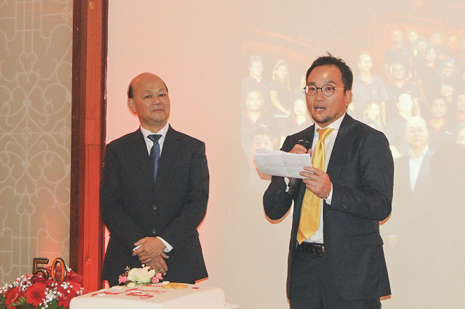 Charles Li, en compagnie de Nobuo Goto, Managing Director de Makita Gulf FZE, lors de son allocution.