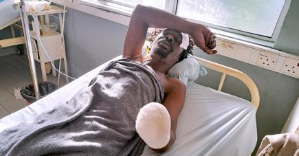 L’habitant de Bambous sur son lit d’hôpital au lendemain de son agression.