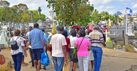 De nombreux Mauriciens ne manqueront pas d’aller fleurir les tombes de leurs proches...