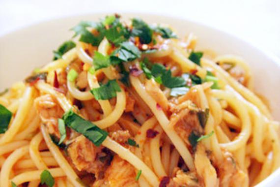 Spaghetti et sauce au thon d’«Inspired to Bake»