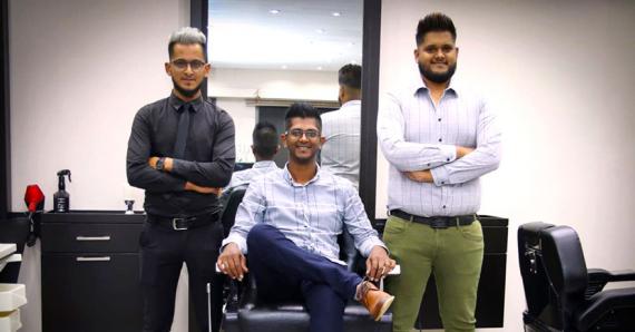 Les trois frères sont des vrais passionnés de la coiffure.