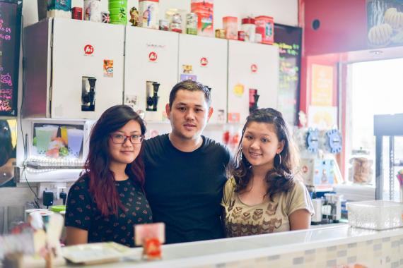 Avec sa petite amie Jane Zina et sa sœur Mary-Jane, Fabrice Lee tient son Bubble Tea Shop d’une main de maître. 