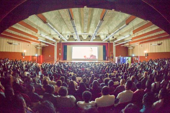  A l’Université de Maurice, des experts sur les sujets du film ont pris la parole devant une grande foule. 