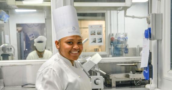 Mirella Gontran est Assistant Cook au Royal Palm Hôtel. 