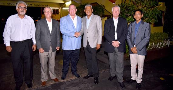 De g. à dr: Les administrateurs Anoop Madhow, Paul-France Tennant, Nicolas Carosin, Kamal Taposeea, Denis de Spéville et Rajesh Servansing ne partagent plus la même vision quant à l’avenir du Mauritius Turf Club.  