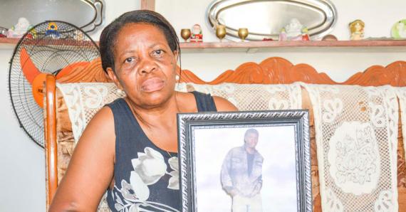 Cette maman est désespérée depuis la mort de son fils.