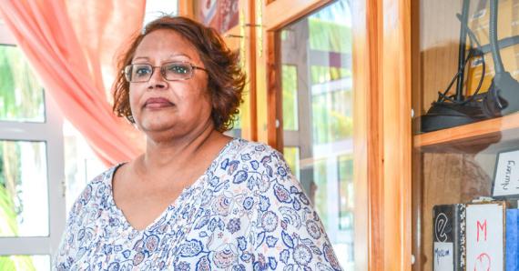 Saajidah Dauhoo, ancienne fonctionnaire, a repris la barre de SOS Poverty à la mort de son époux. 