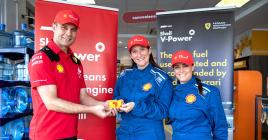 Tatiana Toulet et Laura Rae, les ambassadrices de Shell V-Power, le carburant Shell le plus performant proposé par Vivo Energy Mauritius. 