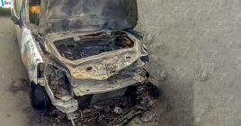 Voilà ce qui reste de sa Citroën Berlingo suite à un mystérieux incendie après sa libération sous caution.