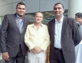Damien Carver, Sales Advisor d’ABC Motors, Cyril Angeline, directeur de JR Car Rental, et Nitish Gungabissoon, Sales Manager chez ABC Motors.  