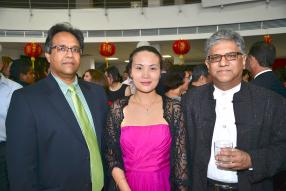 Vikram Punchoo, Secondary Deputy Governor, Bank of Mauritius, en compagnie d’Eva Venchard, l’épouse d’Eendren Venchard Chairman de NWT Group.