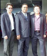 Dean Ah Chuen, Executive Director d’ABC Motors, Kiran Juwaheer, Managing Director de Vivo Energy Mauritius Ltd, et Alain Ng, Finance Manager d’ABC Automobile Division. 