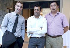 Jamey Pietersen, Assad Peerbux, comptable de Family World Ltd, et Jean Noël Cheong, IT Manager d’Intermart (Mauritius) Ltd.