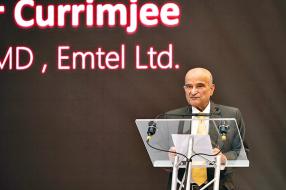 Bashir Currimjee, Chairman d’Emtel, prenant la parole pour le lancement de 5G Mobile Data par Emtel.