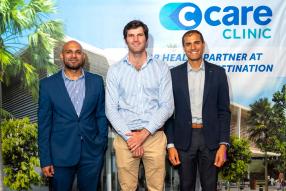 Ashwin Mudhoo, Corporate Legal Adviser du groupe CIEL, Patrick Boullé, Head of Projects and Cost Optimization, et Baydir Berrahal, Head of Pharmacy and Supply Chain, tous deux du groupe C-Care.